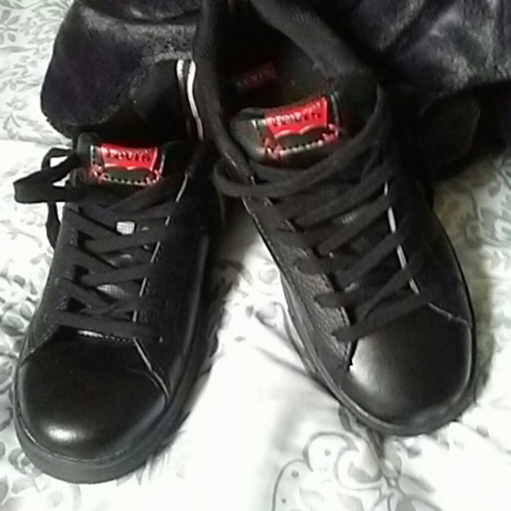 Levis black gym shoes